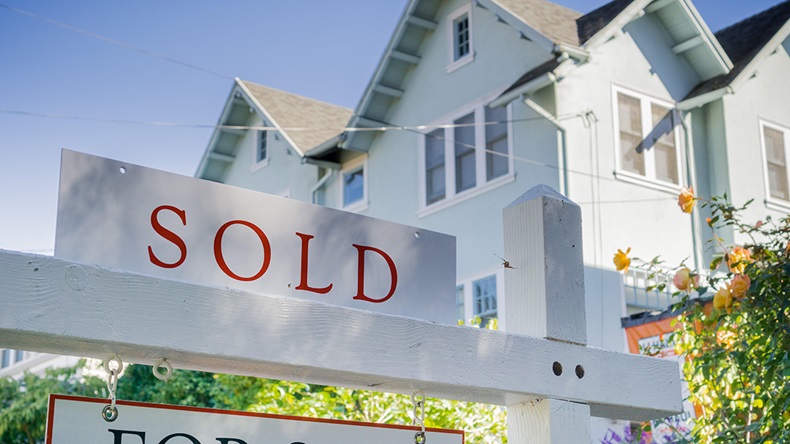 House sold (Sundry Photography/Alamy Stock Photo)