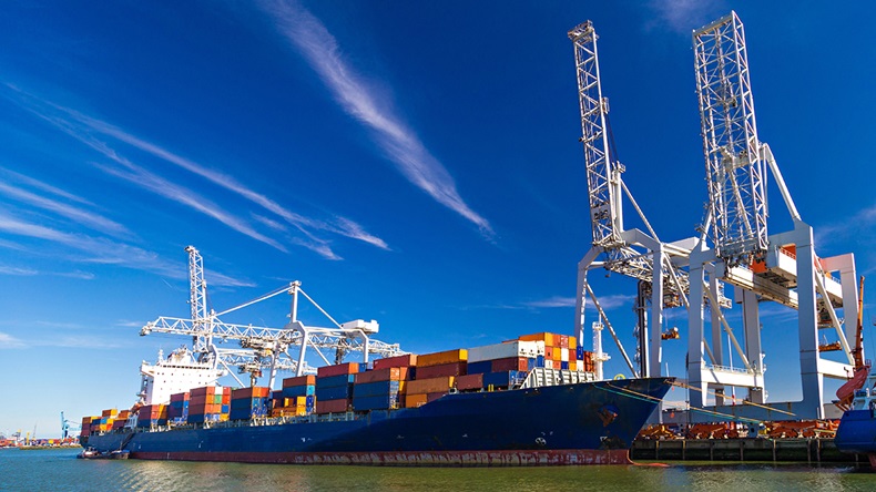 Cargo vessel (Beketoff/Shutterstock.com)