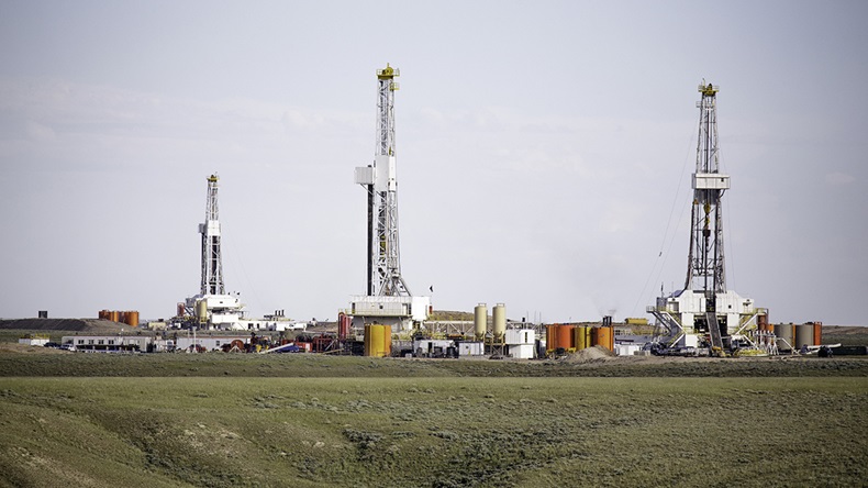 Fracking (Jens Lambert/Shutterstock.com)