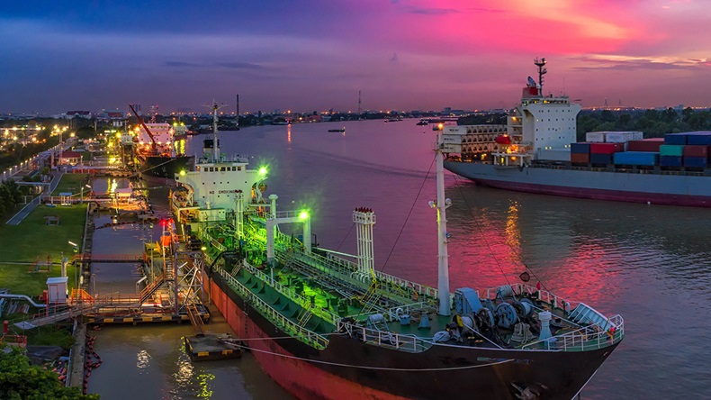 Iran oil (Travel mania/Shutterstock.com)