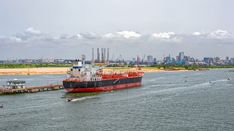 Nigeria oil (Igor Grochev/Shutterstock.com)