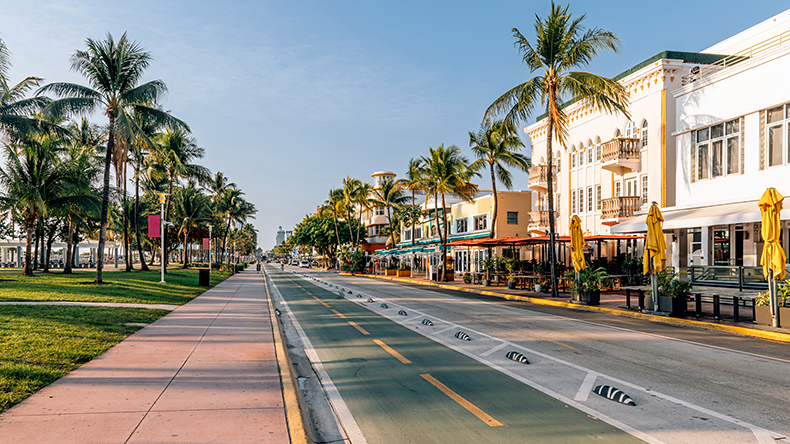 Ocean Drive on a sunny morning, Miami Beach, Florida, US