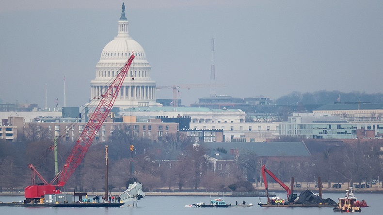 American Airlines Flight 5342 (2025)