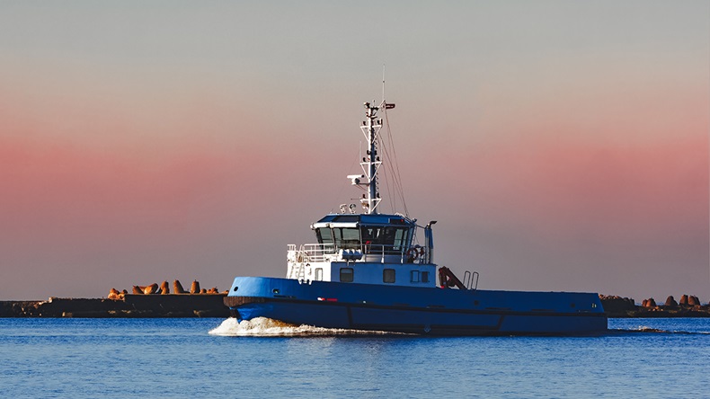 Tug boat