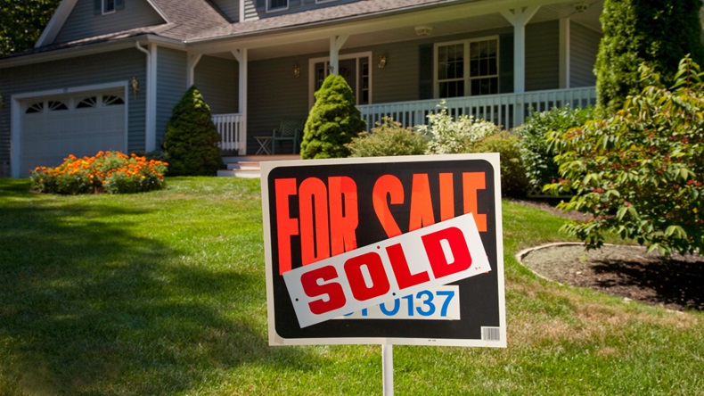 House sold (Patti McConville/Alamy Stock Photo)