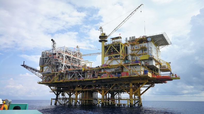 Oil rig (NUSIC/Alamy Stock Photo)