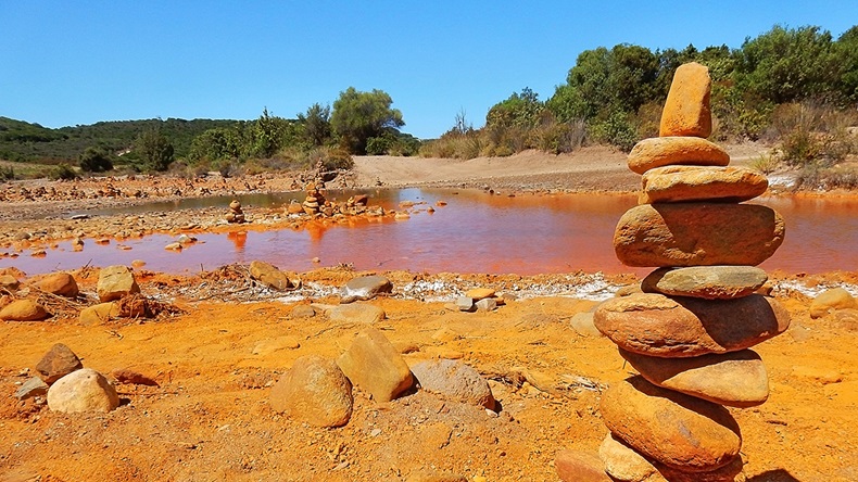 Mining pollution (Marco Uliana/Alamy Stock Photo)