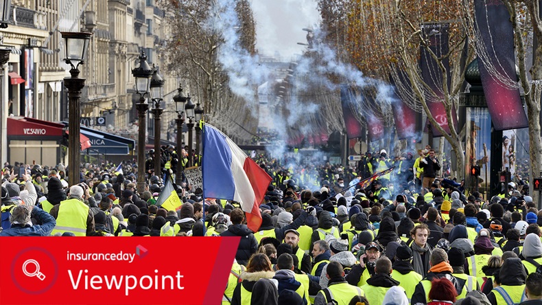 Gilets jaunes protest 2018 (WENN Rights Ltd/Alamy Stock Photo)