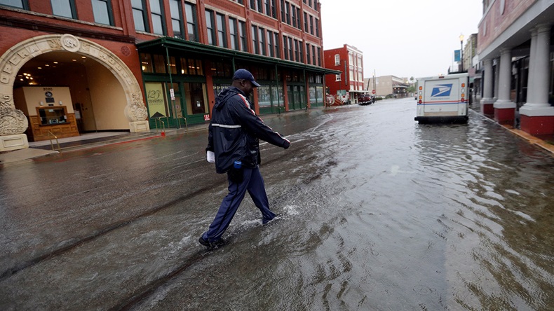 Tropical storm Imelda flooding Galveston, Texas (© 2019 David J. Phillip/AP)