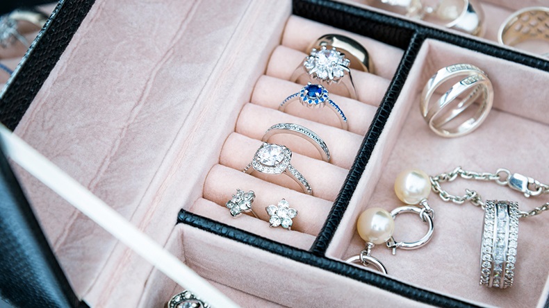 Jewellery box (IMG Stock Studio/Shutterstock.com)