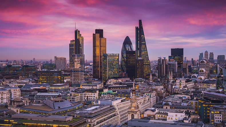 London, England (Zoltan Gabor/Shutterstock.com)