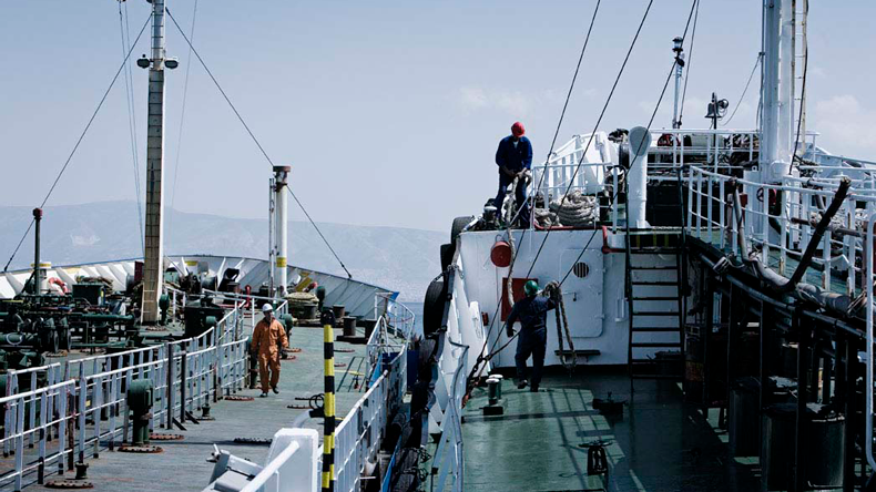 Bunkering barge and ship