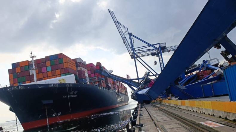 YM Witness at Turkish port