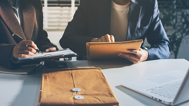 Lawyer explained to the client about the law that must be brought against the court case.
