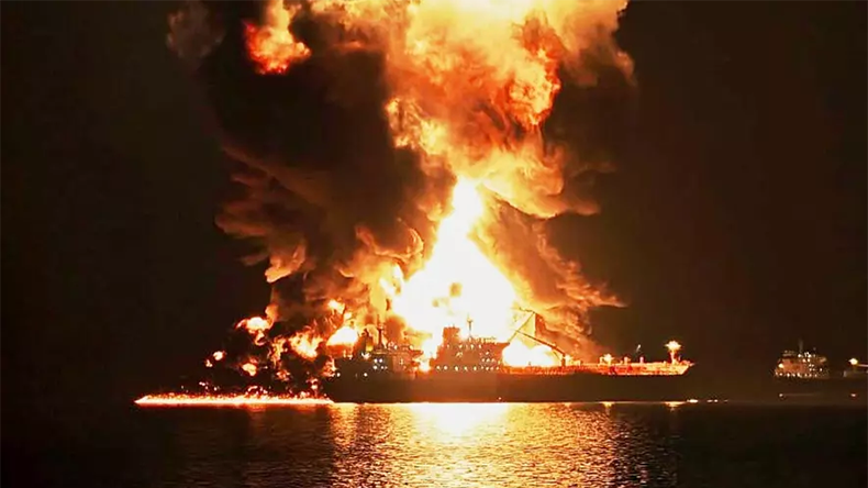 Iraqi tankers on fire Basrah