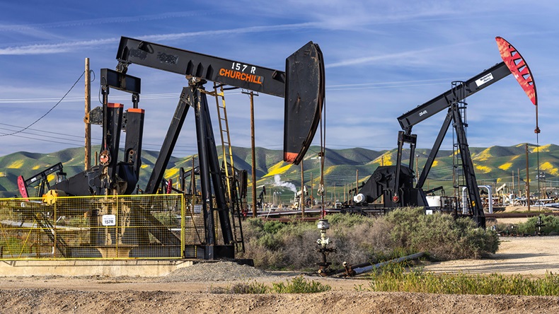 Oil jacks (America/Alamy Stock Photo)