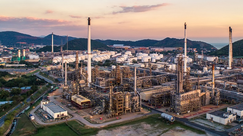 Oil refinery (MAGNIFIER/Shutterstock.com)